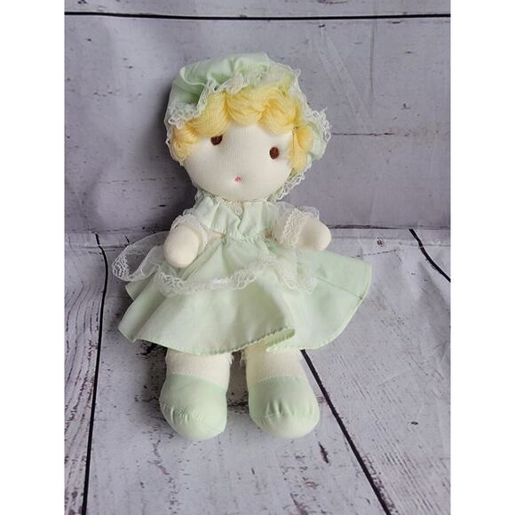 Vintage Cloth Doll Yarn Yellow Blond Hair Green Dress - Picture 1 of 7